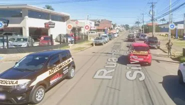 Rua de bairro de Curitiba com comércio fervoroso ganha novo sentido