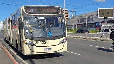 Ônibus que circula em linhas da Região Metropolitana de Curitiba