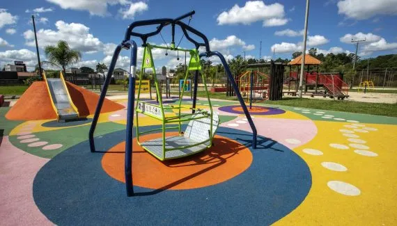 Parques de Curitiba ganham novos e modernos brinquedos. Descubra!