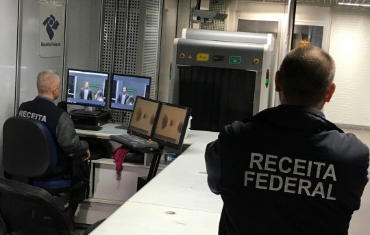 Receita Federal começa a usar reconhecimento facial no embarque doméstico, do aeroporto de Foz do Iguaçu. 