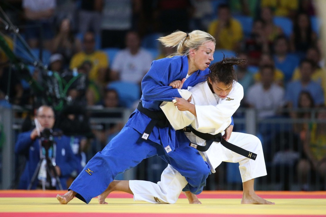 Sarah Menezes nas eliminatórias. Quando encarou a cubana Mestre Alvarez, acabou derrotada por punição. Foto: Roberto Castro/Brasil2016