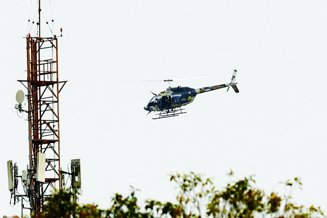 Helicóptero foi usado nas buscas pelos marginais. Foto: Lineu Filho