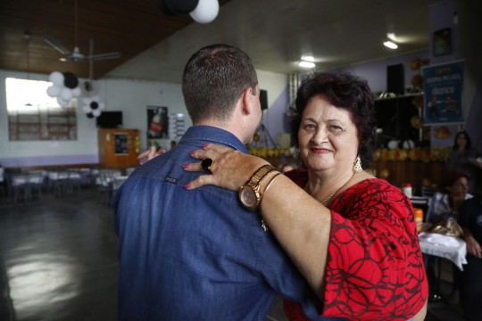 Terezinha: fazer amizades, dançar e arranjar um companheiro. Foto: Felipe Rosa.