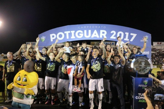 Primeiro adversário do Tricolor, ABC comemorou o título estadual na segunda-feira (1). Foto: Andrei Torres/ABC