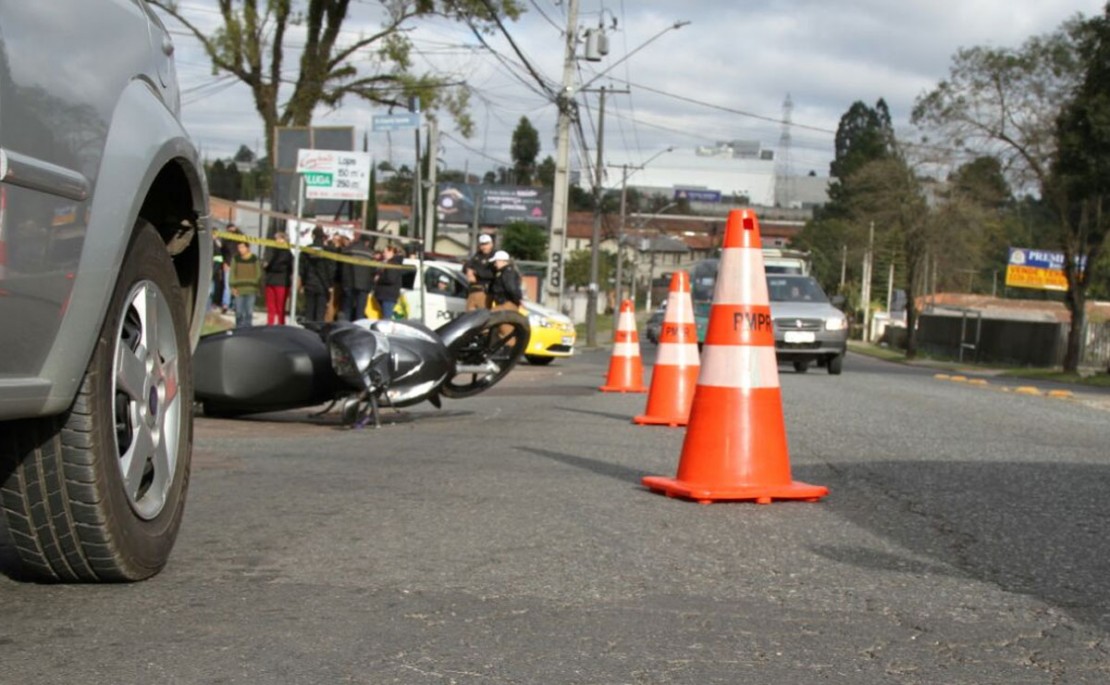 Rapaz não resistiu e morreu no local do acidente. Foto: Gerson Klaina.