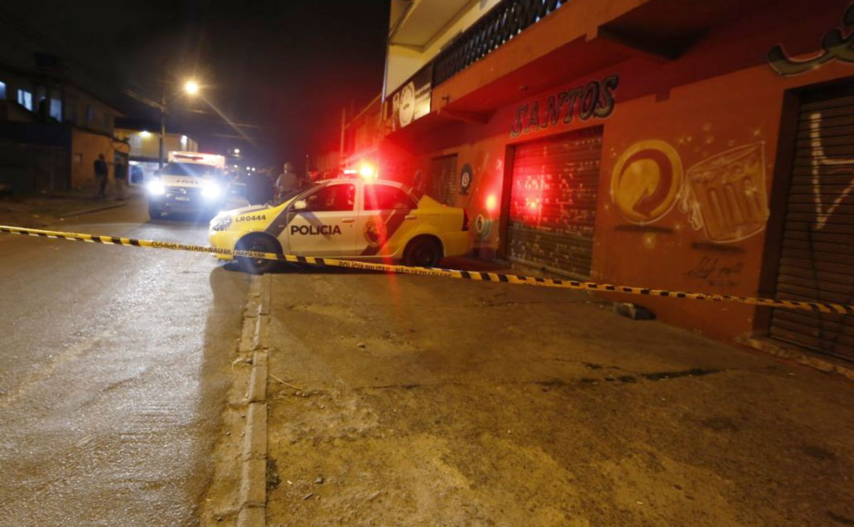 Vítima foi alvo de seis tiros no Tatuquara, em Curitiba. Foto: Lineu Filho.