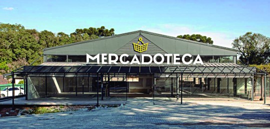 Fotos da Investidora Carolina Malucelli no local onde está sendo contruida a Mercadoteca. Local: Mercadoteca, Rua Paulo Gorski, 1309.