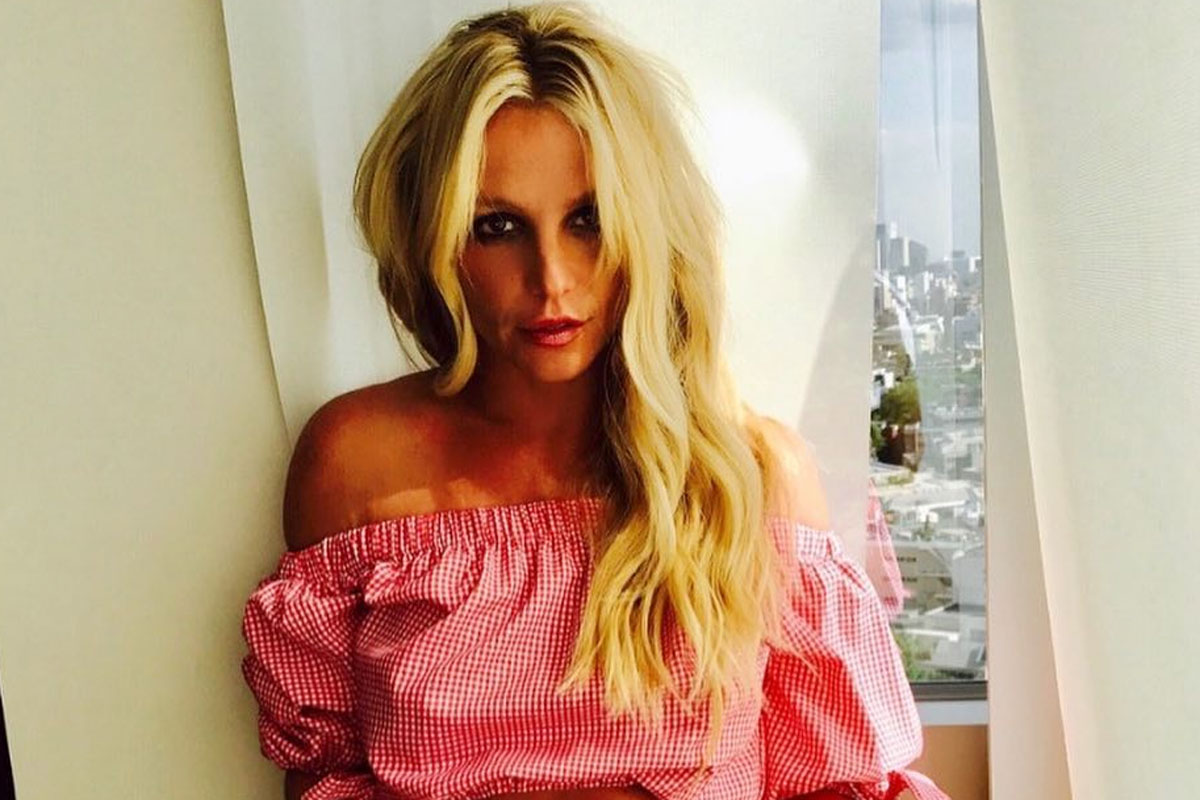 Britney Spears volta a pintar e tem obra vendida por 10 mil dólares