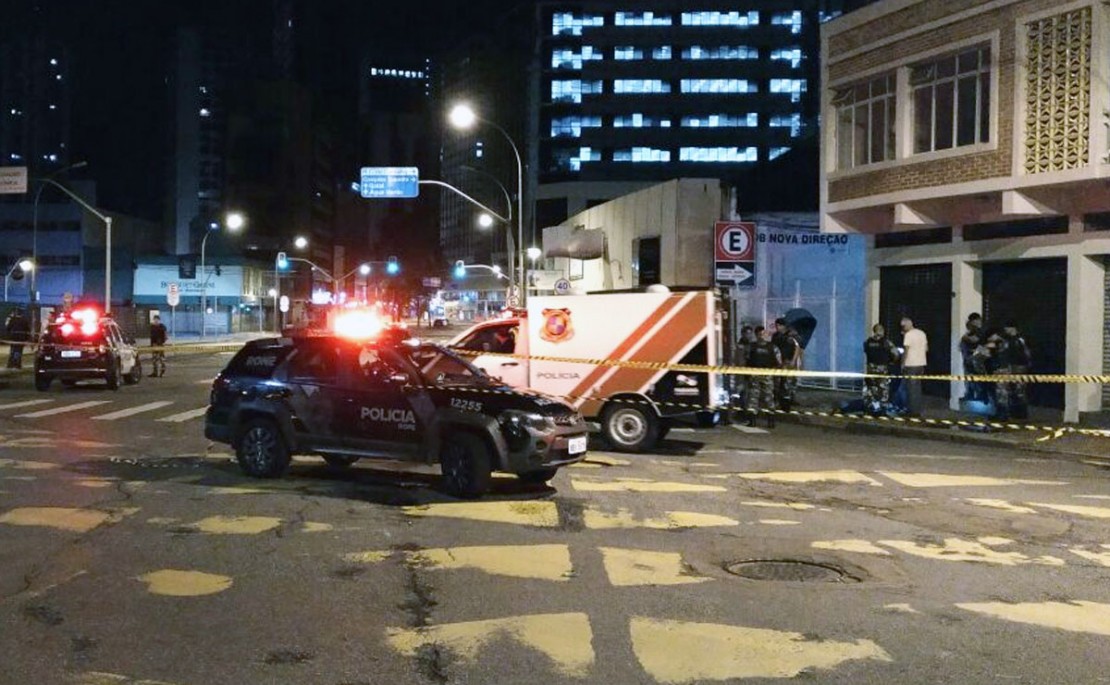 Um jovem se entregou, mas um adolescente identificado como Claudiel não obedeceu e enfrentou os policiais, que reagiram. Foto: Colaboração/Tony Mattoso.