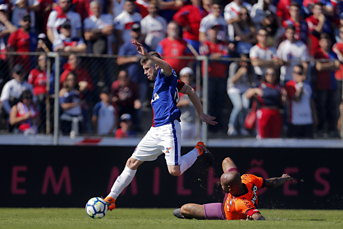 Lance do empate entre Paraná Clube e Atlético. Foto: Albari Rosa