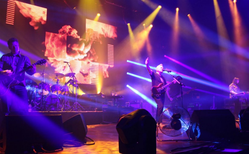 New Order faz curitibanos voltarem ao passado com melhor show da turnê