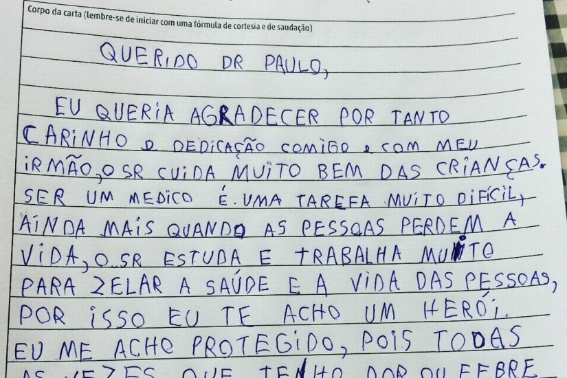 Menino faz carta para médico super-herói em Curitiba 