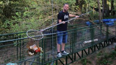 Ecobarreira de Diego se tornou ponto turístico, ganhou ponte, tem guincho elétrico.