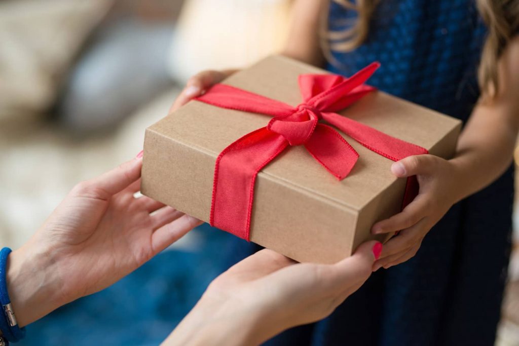 Dia dos Namorados: Veja 10 sugestões de presentes para comprar com até R$ 50
