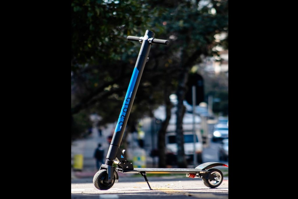 Quer comprar um patinete elétrico? Empresa de Curitiba dá mais de R$ 3 mil em desconto