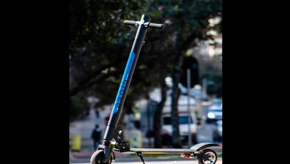 Quer comprar um patinete elétrico? Empresa de Curitiba dá mais de R$ 3 mil em desconto