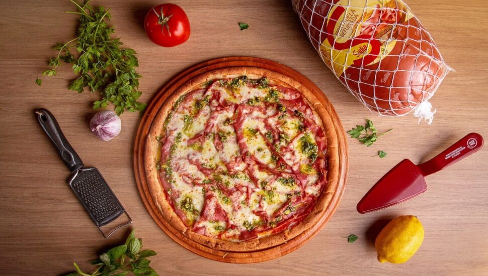 Pizzaria de Curitiba lança Pizza de mortadela em parceria com a Sadia