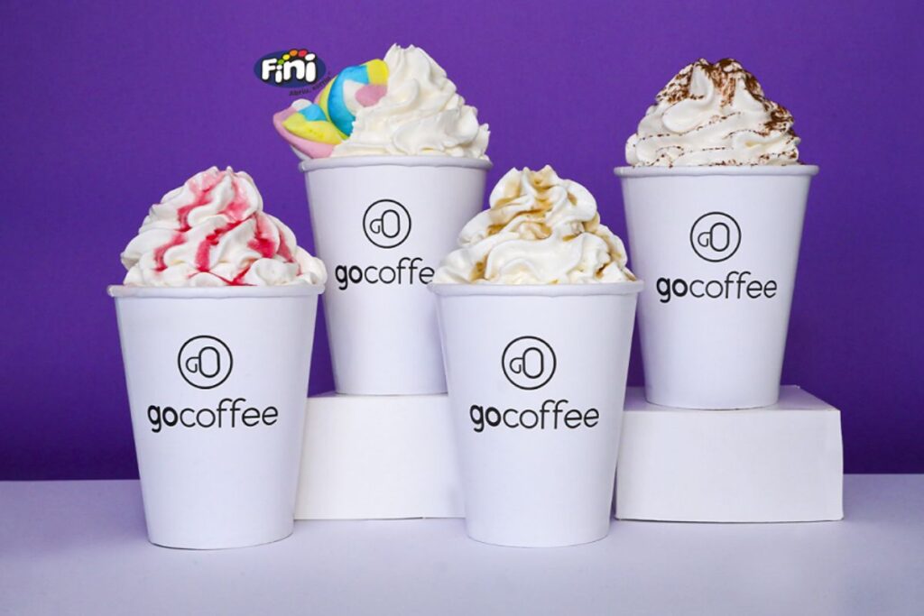 Go Coffe lança bebidas de inverno em parceria com a Fini