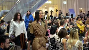 Desfile do Pátio Batel Fashion Walk, em Curitiba. Modelos na foto com roupas de grife.