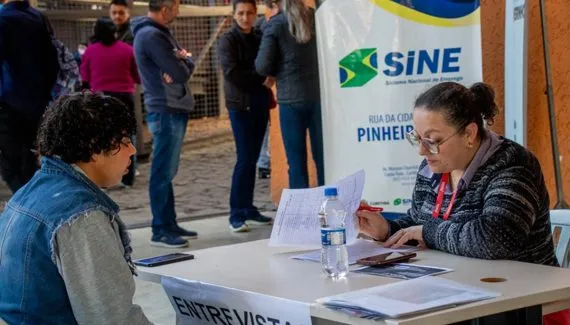 Supermercado de Curitiba tem 300 vagas de emprego em mutirão