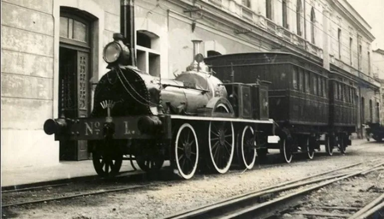 Imagem antiga mostra um trem do tipo Baroneza.